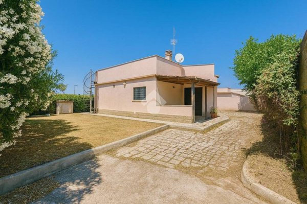 casa indipendente in vendita ad Ardea in zona Lido dei Pini