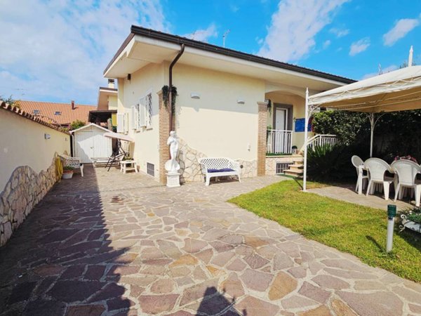 casa indipendente in vendita ad Ardea in zona Nuova Florida