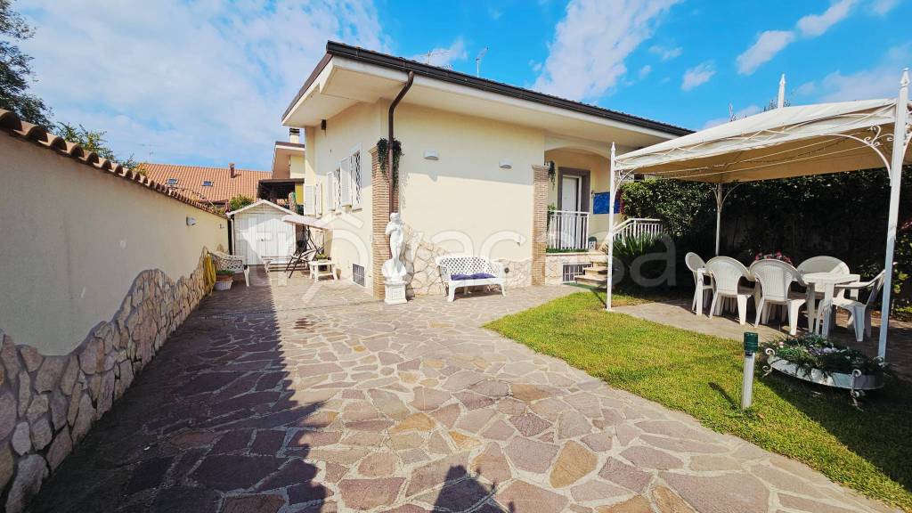 casa indipendente in vendita ad Ardea in zona Nuova Florida