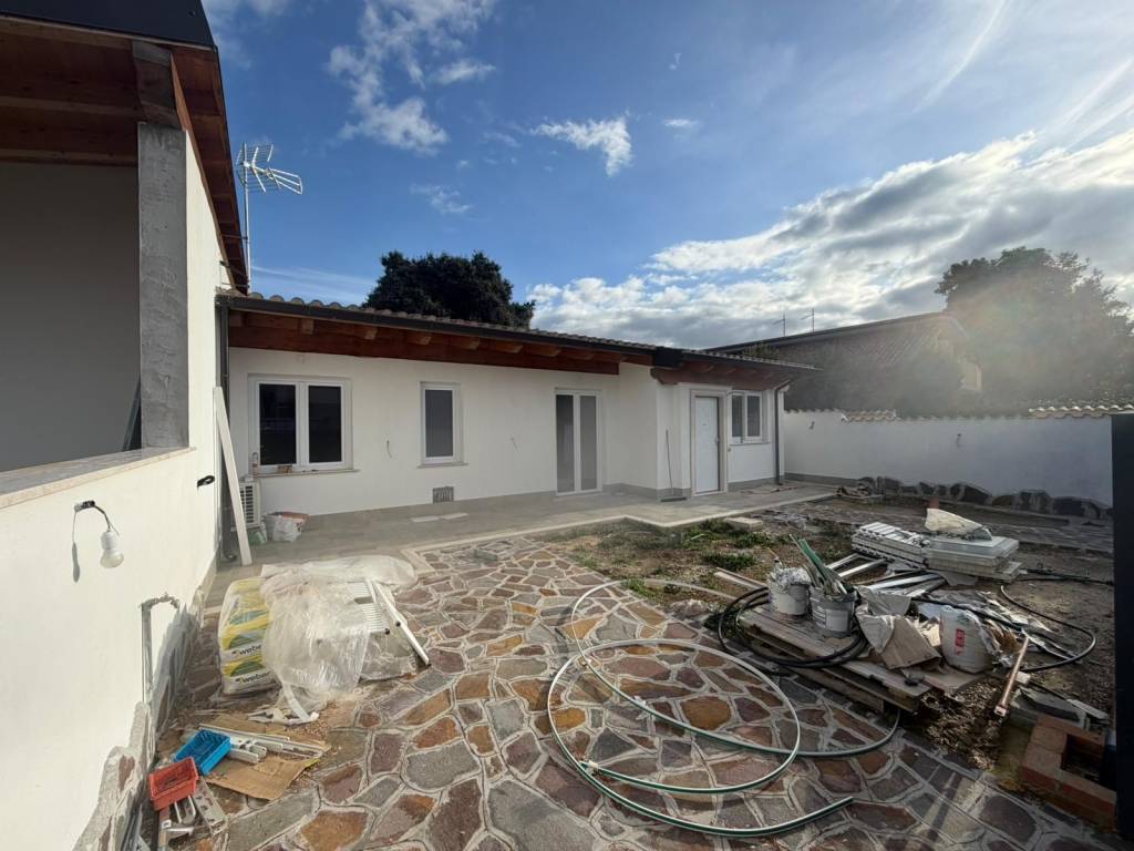 casa indipendente in vendita ad Ardea in zona Nuova Florida