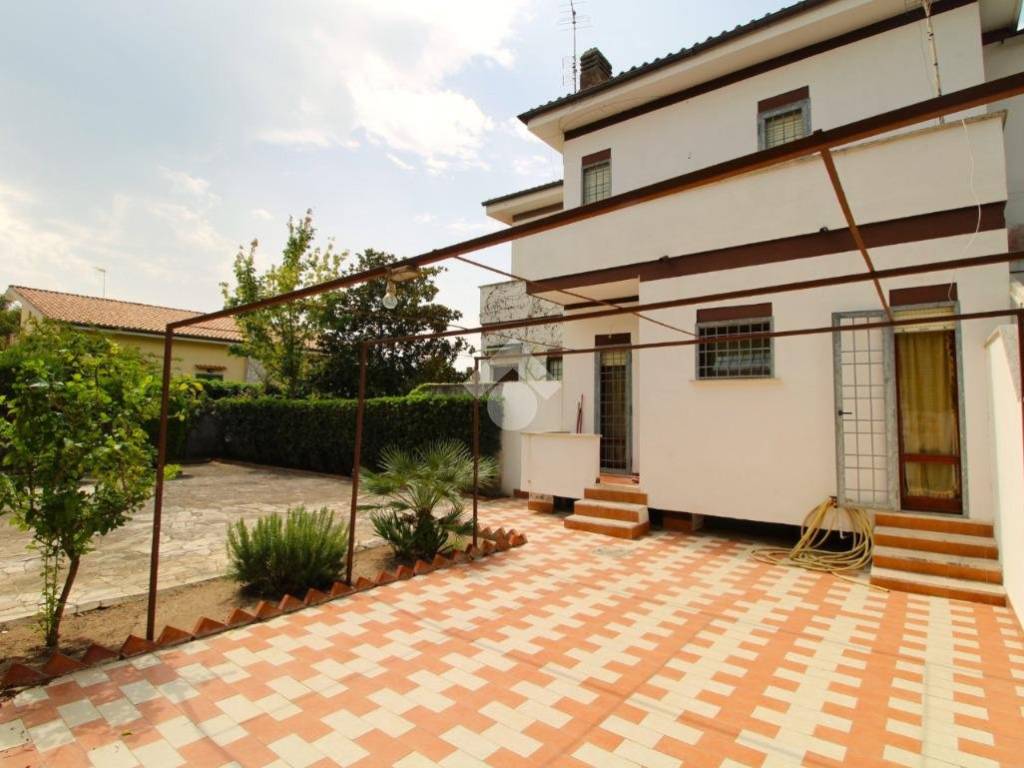 casa indipendente in vendita ad Ardea in zona Colle Romito