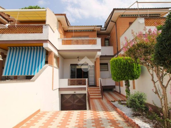 casa indipendente in vendita ad Ardea in zona Lido dei Pini