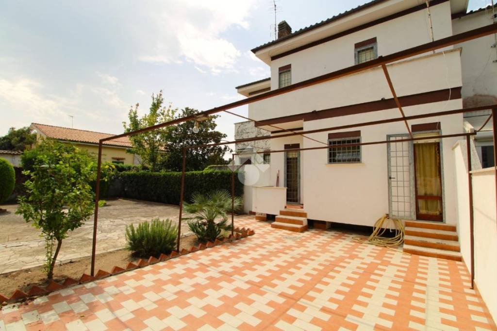 casa indipendente in vendita ad Ardea in zona Lido dei Pini