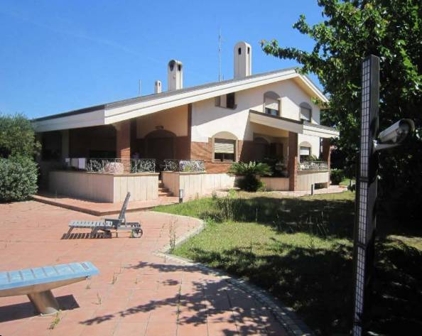 casa indipendente in vendita ad Ardea in zona Marina di Ardea