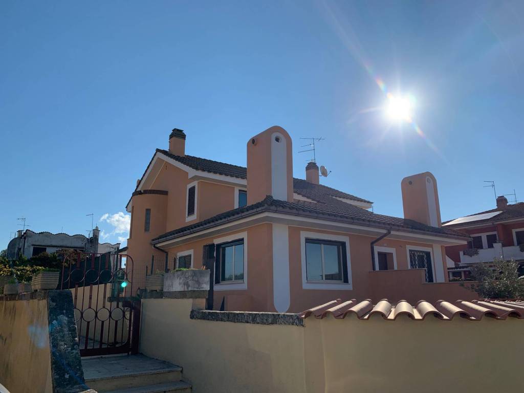 casa indipendente in vendita ad Ardea in zona Nuova California