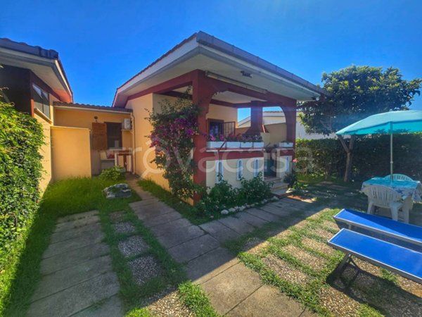casa indipendente in vendita ad Ardea in zona Marina di Ardea