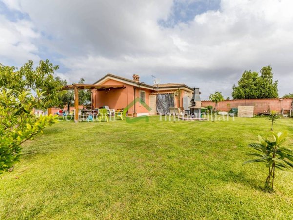 casa indipendente in vendita ad Ardea in zona Nuova California