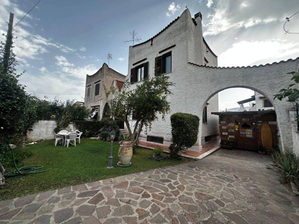 casa indipendente in vendita ad Ardea in zona Nuova Florida