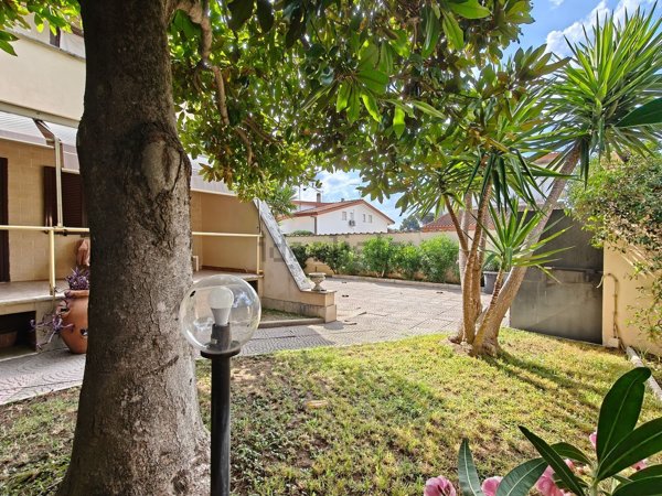 casa indipendente in vendita ad Ardea in zona Colle Romito