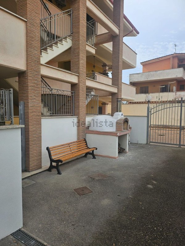 appartamento in vendita ad Ardea in zona Marina di Ardea