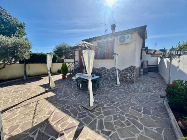 casa indipendente in vendita ad Ardea in zona Banditella