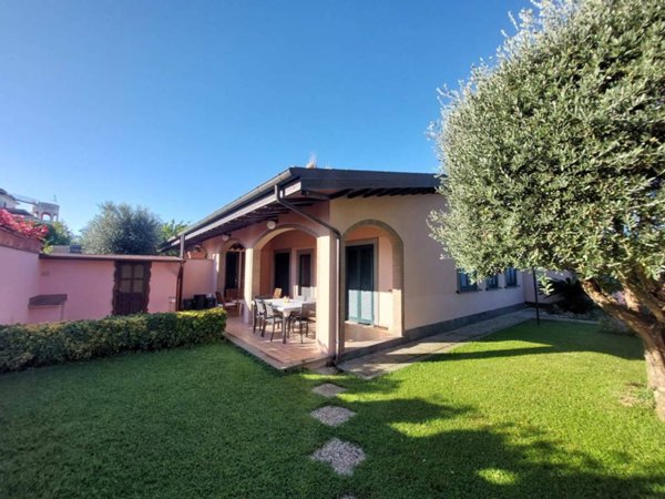 casa indipendente in vendita ad Ardea in zona Colle Romito