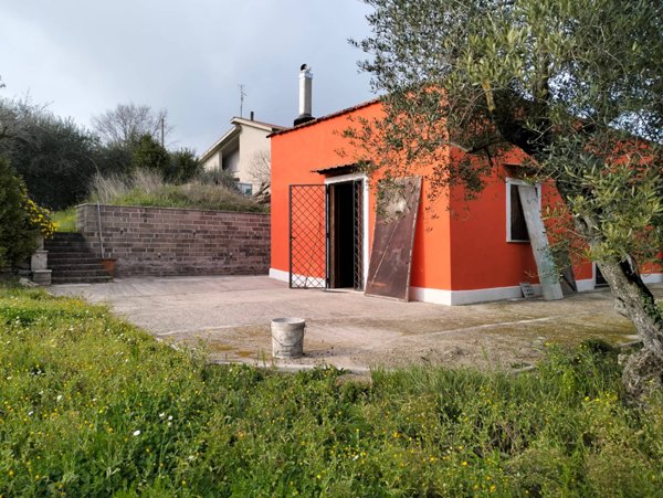 casa indipendente in vendita ad Ardea in zona Montagnano