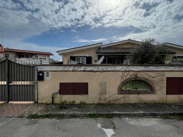 casa indipendente in vendita ad Ardea in zona Nuova California
