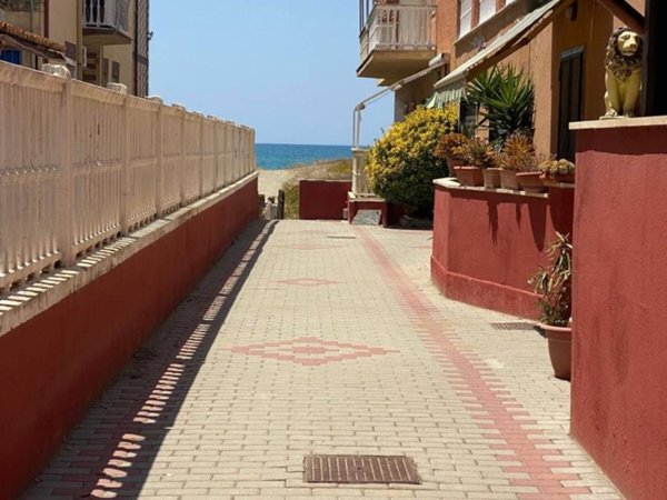 appartamento in vendita ad Ardea in zona Marina di Ardea