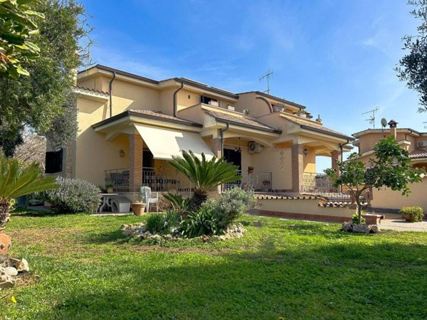 casa indipendente in vendita ad Ardea in zona Banditella