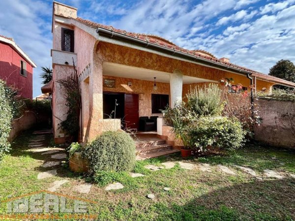 casa indipendente in vendita ad Ardea in zona Colle Romito