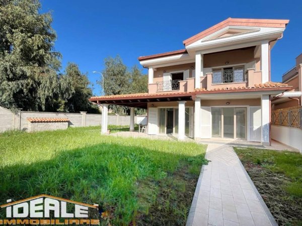 appartamento in vendita ad Ardea in zona Colle Romito
