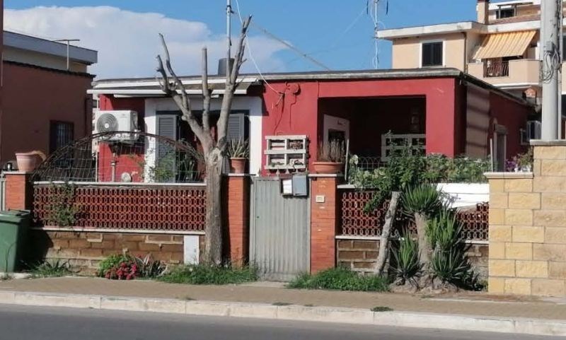 casa indipendente in vendita ad Ardea in zona Marina di Ardea