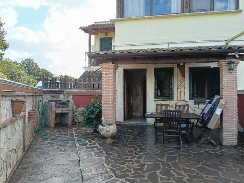 casa indipendente in vendita ad Ardea
