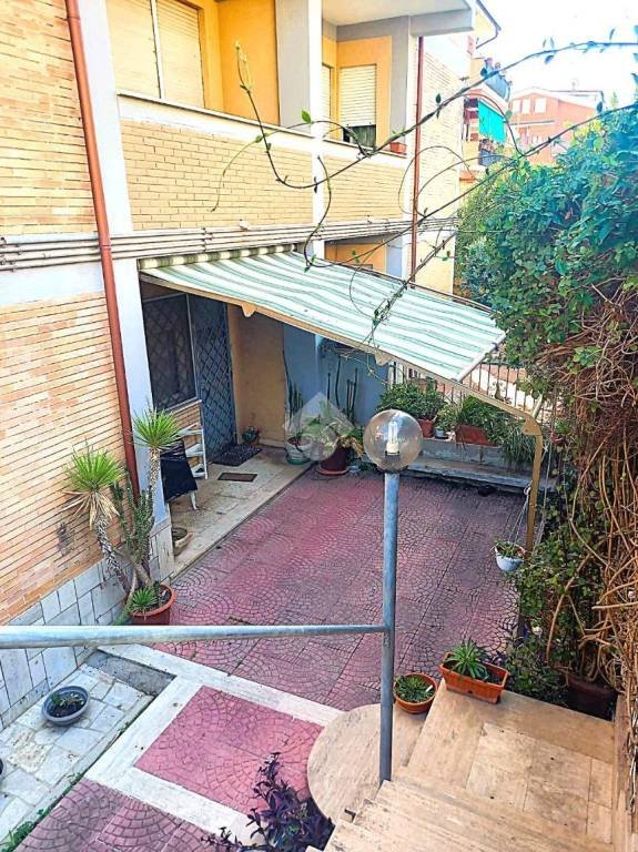 appartamento in vendita ad Ardea in zona Marina di Ardea