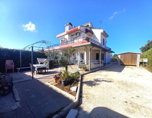 casa indipendente in vendita ad Ardea in zona Nuova Florida