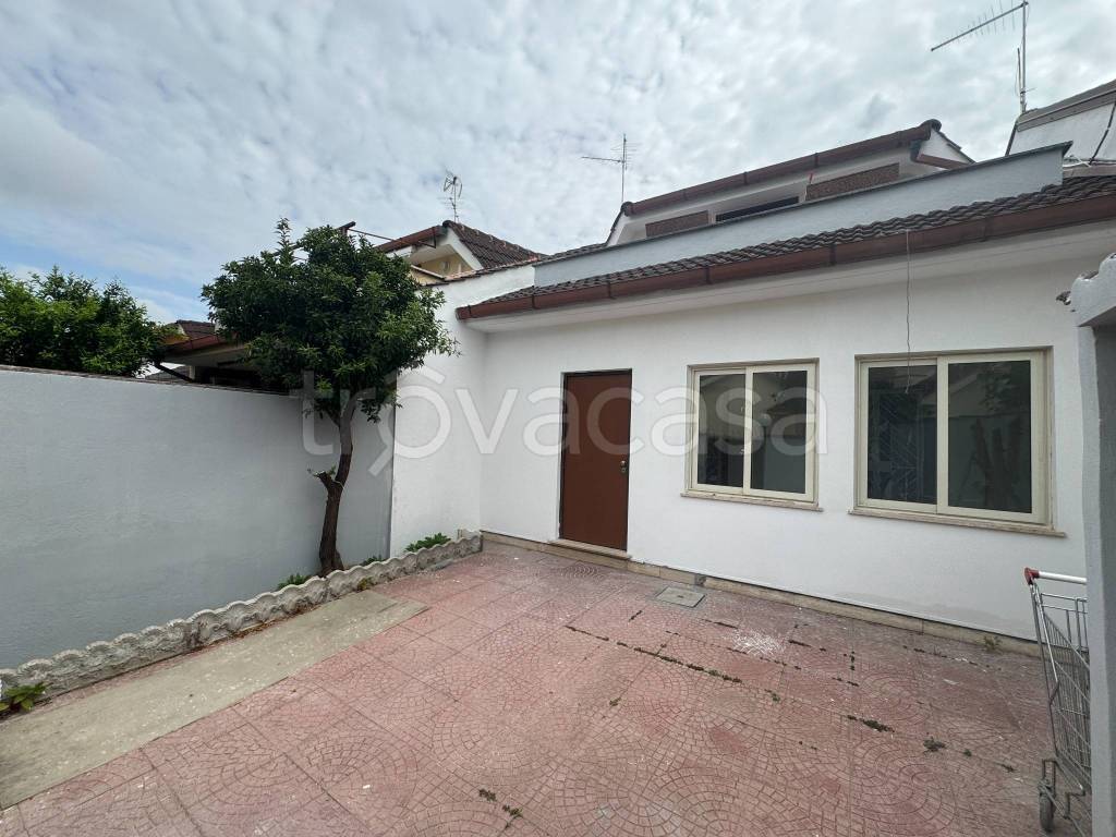 casa indipendente in vendita ad Ardea in zona Colle Romito