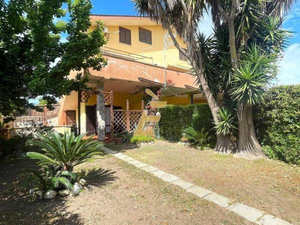 appartamento in vendita ad Ardea in zona Colle Romito