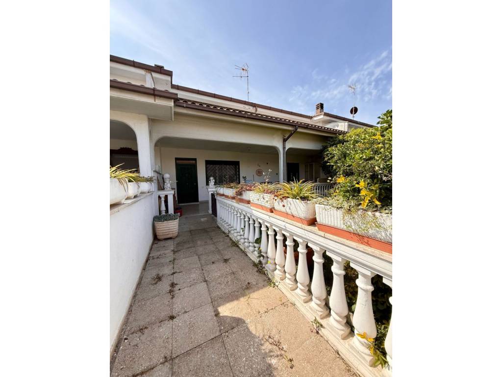 casa indipendente in vendita ad Ardea in zona Nuova Florida
