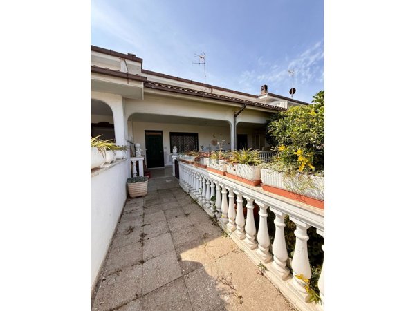 casa indipendente in vendita ad Ardea in zona Nuova Florida