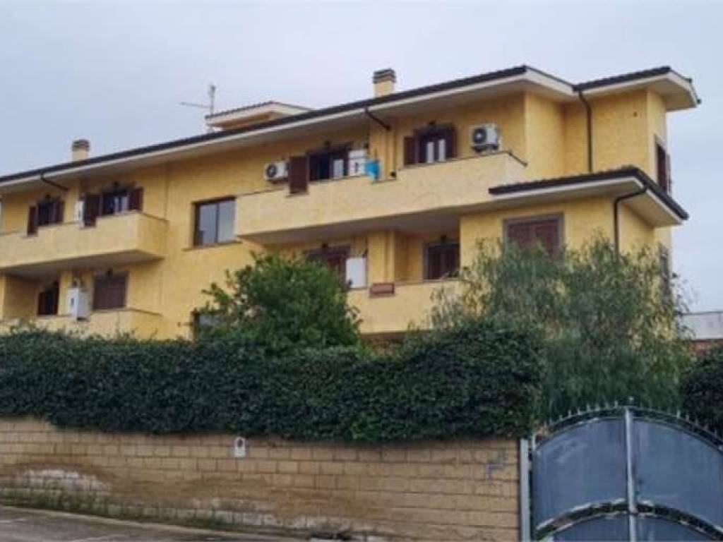 appartamento in vendita ad Ardea in zona Marina di Ardea