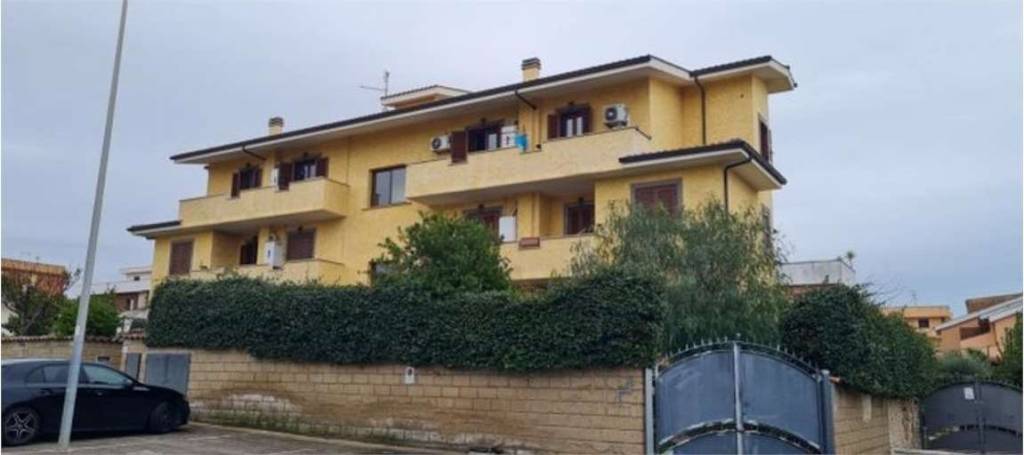 appartamento in vendita ad Ardea in zona Marina di Ardea