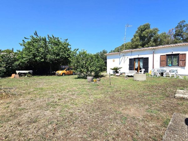 casa indipendente in vendita ad Ardea in zona Marina di Ardea