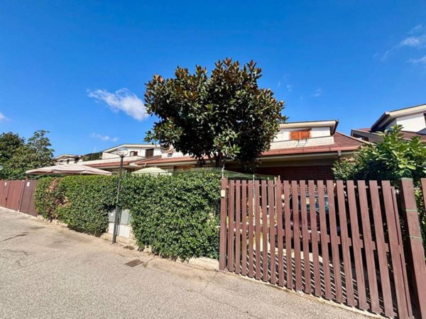 casa indipendente in vendita ad Ardea in zona Banditella