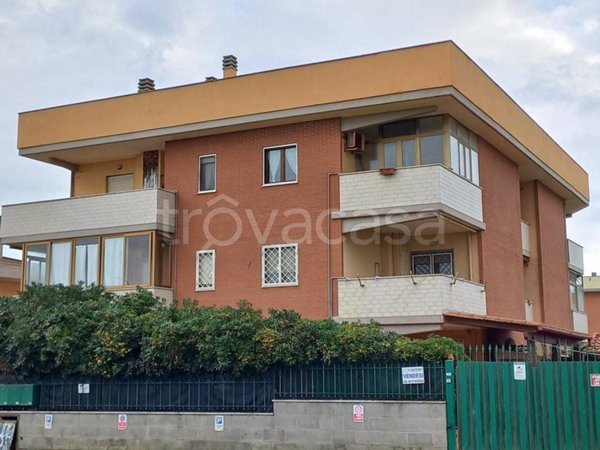 appartamento in vendita ad Ardea in zona Marina di Ardea