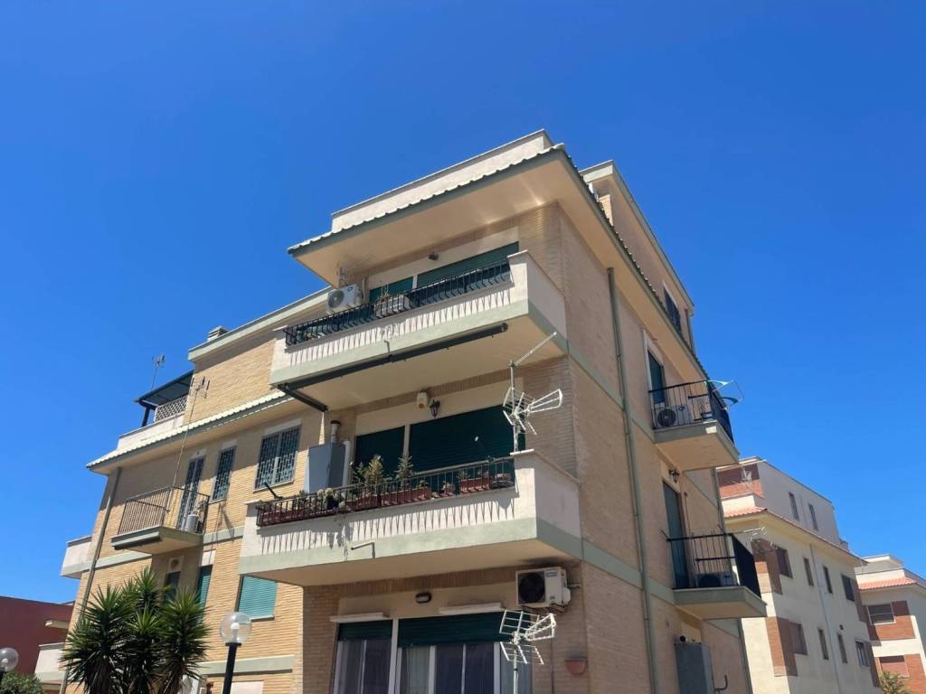 appartamento in vendita ad Ardea in zona Marina di Ardea