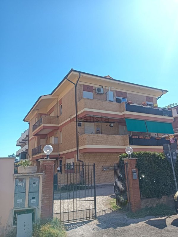 appartamento in vendita ad Ardea in zona Marina di Ardea