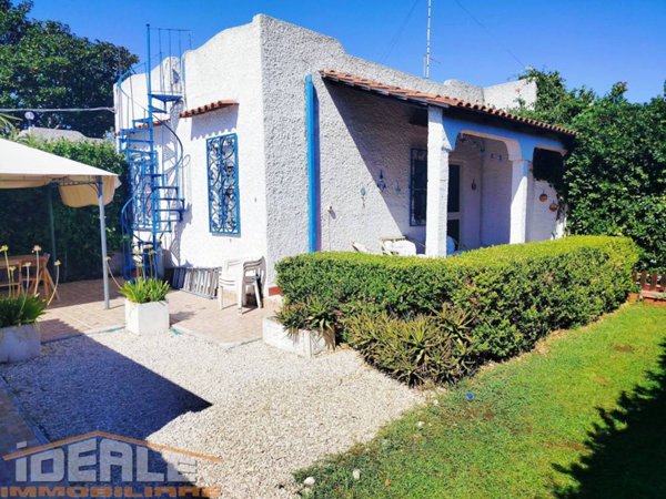 casa indipendente in vendita ad Ardea in zona Colle Romito