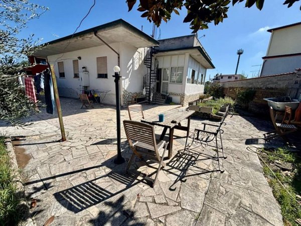 casa indipendente in vendita ad Ardea in zona Banditella