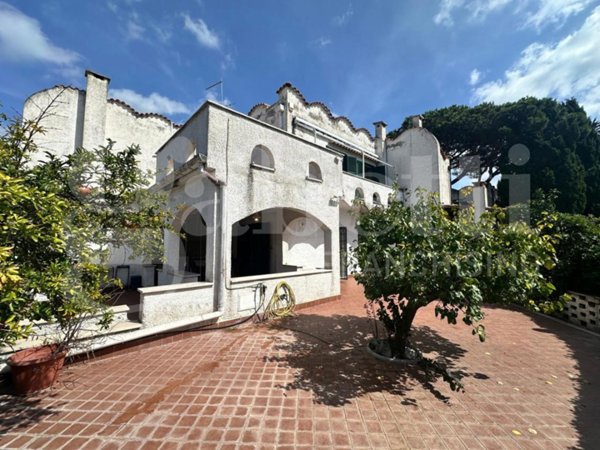 casa indipendente in vendita ad Ardea in zona Nuova California