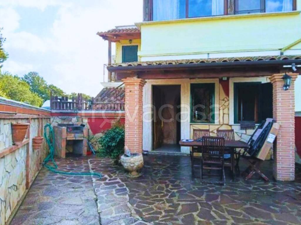 casa indipendente in vendita ad Ardea in zona Nuova Florida