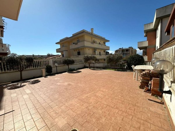 appartamento in vendita ad Ardea in zona Marina di Ardea