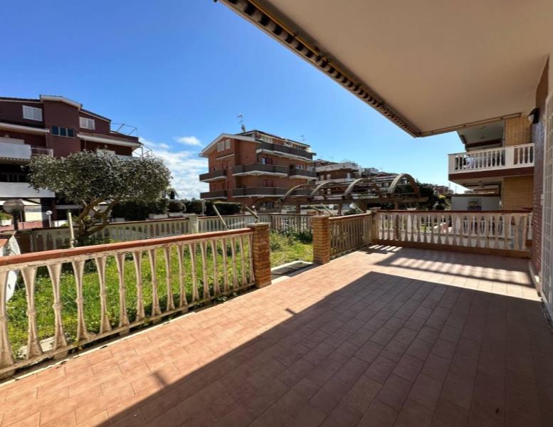 appartamento in vendita ad Ardea in zona Marina di Ardea