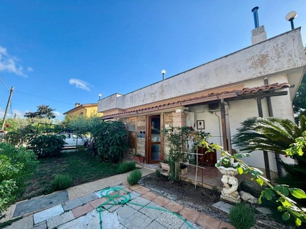 casa indipendente in vendita ad Ardea in zona Banditella