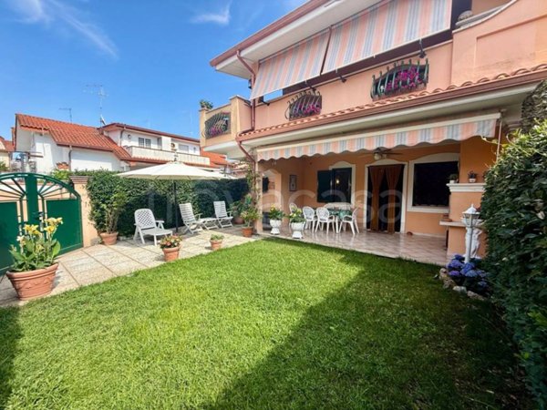 appartamento in vendita ad Ardea in zona Colle Romito