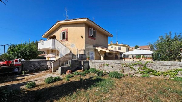 appartamento in vendita ad Ardea in zona Marina di Ardea