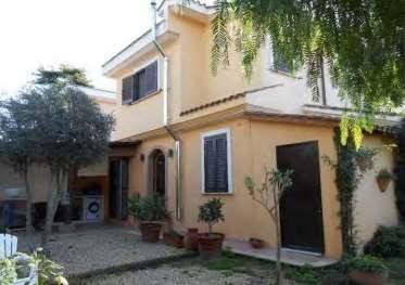 casa indipendente in vendita ad Ardea in zona Colle Romito