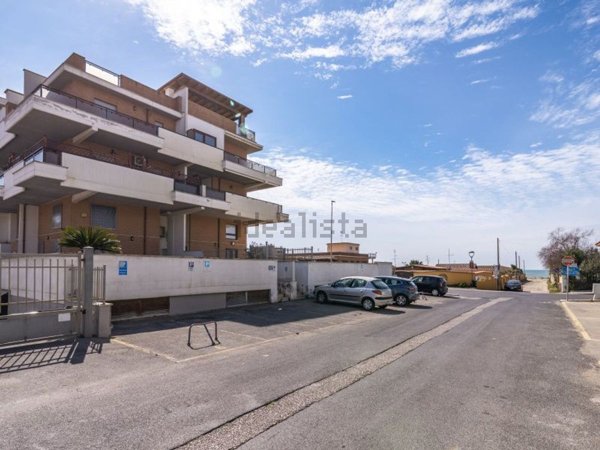 appartamento in vendita ad Ardea in zona Marina di Ardea