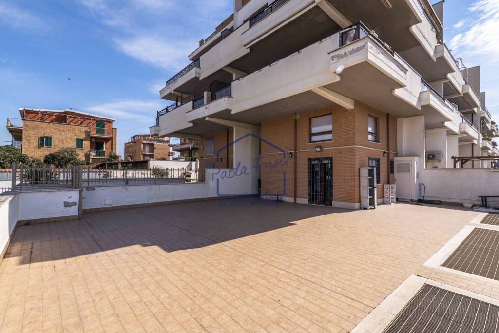 appartamento in vendita ad Ardea in zona Marina di Ardea