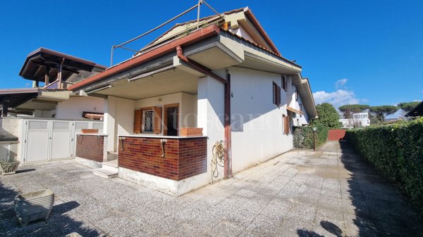 casa indipendente in vendita ad Ardea in zona Marina di Ardea